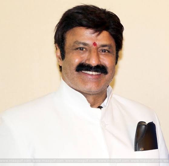9 హిందూపురం కోవిడ్ కేంద్రానికి రూ.55 లక్షలు సాయం అందిస్తున్న నందమూరి బాలకృష్ణ